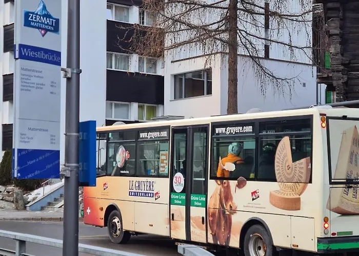 Rooftop - The Real Matterhorn View شقة